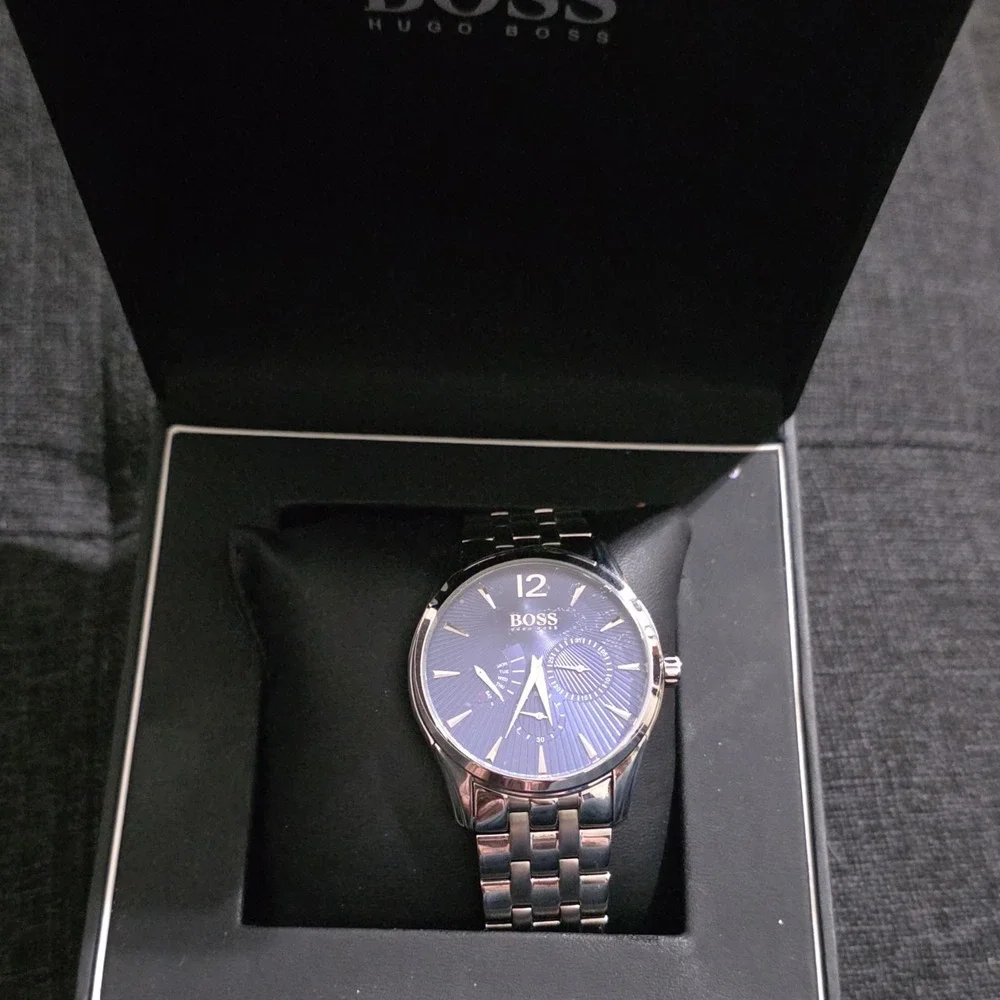 Hugo Boss Silver Metal Bracelet Analog Wristwatch Blue Dial Day/Date Sub-Dial w…